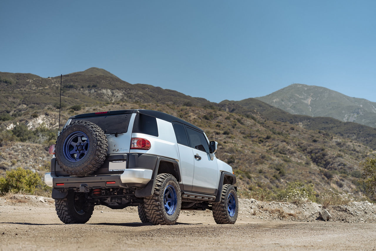 2010 Toyota FJ Cruiser - Fuel SHOK - Blue | Fuel Off-Road Wheels